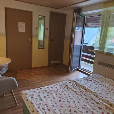 Pärna Guesthouse&Apartments Kuressaare Extérieur photo