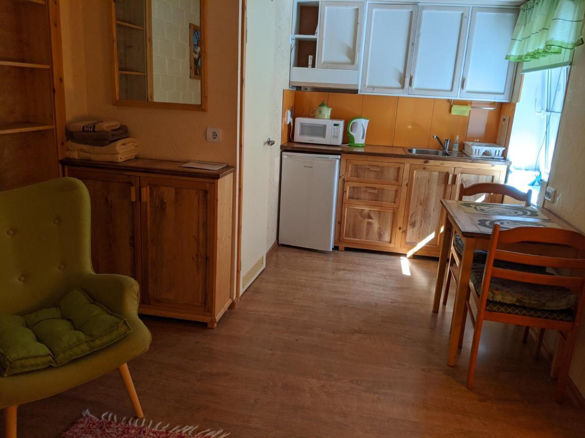 Pärna Guesthouse&Apartments Kuressaare Extérieur photo