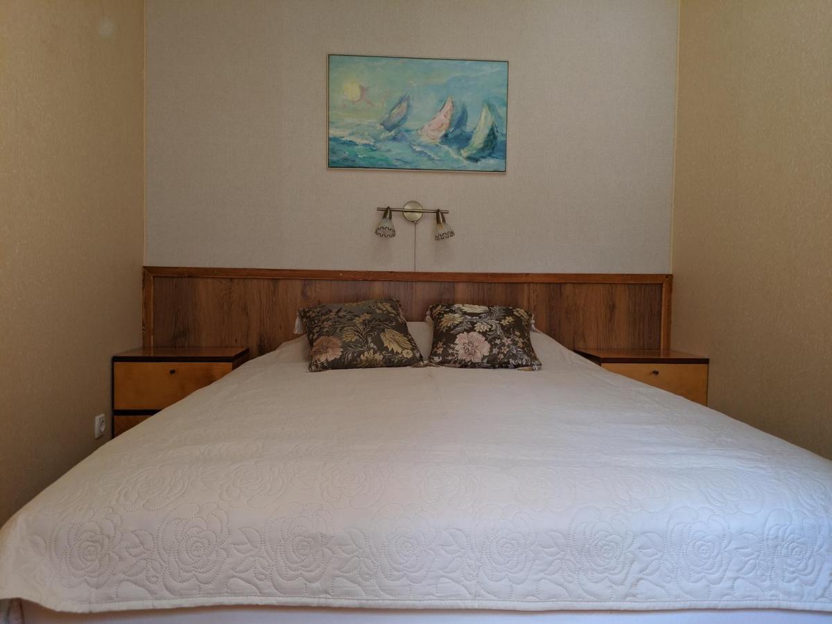 Pärna Guesthouse&Apartments Kuressaare Extérieur photo