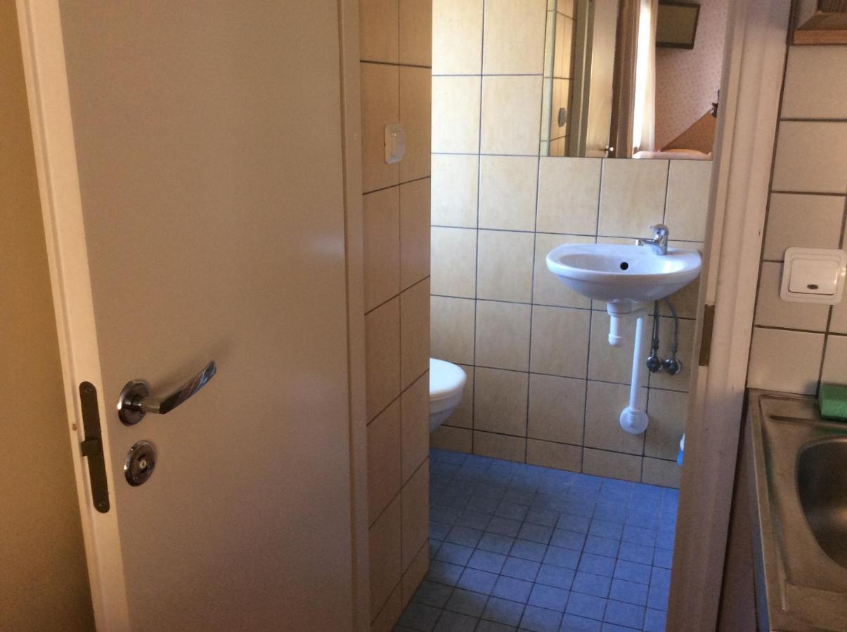 Pärna Guesthouse&Apartments Kuressaare Extérieur photo