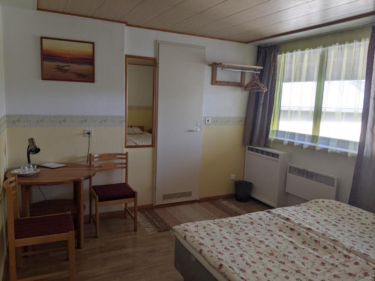 Pärna Guesthouse&Apartments Kuressaare Extérieur photo