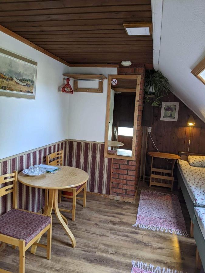 Pärna Guesthouse&Apartments Kuressaare Extérieur photo