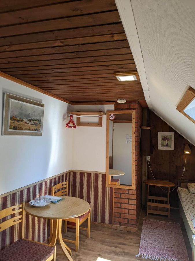 Pärna Guesthouse&Apartments Kuressaare Extérieur photo