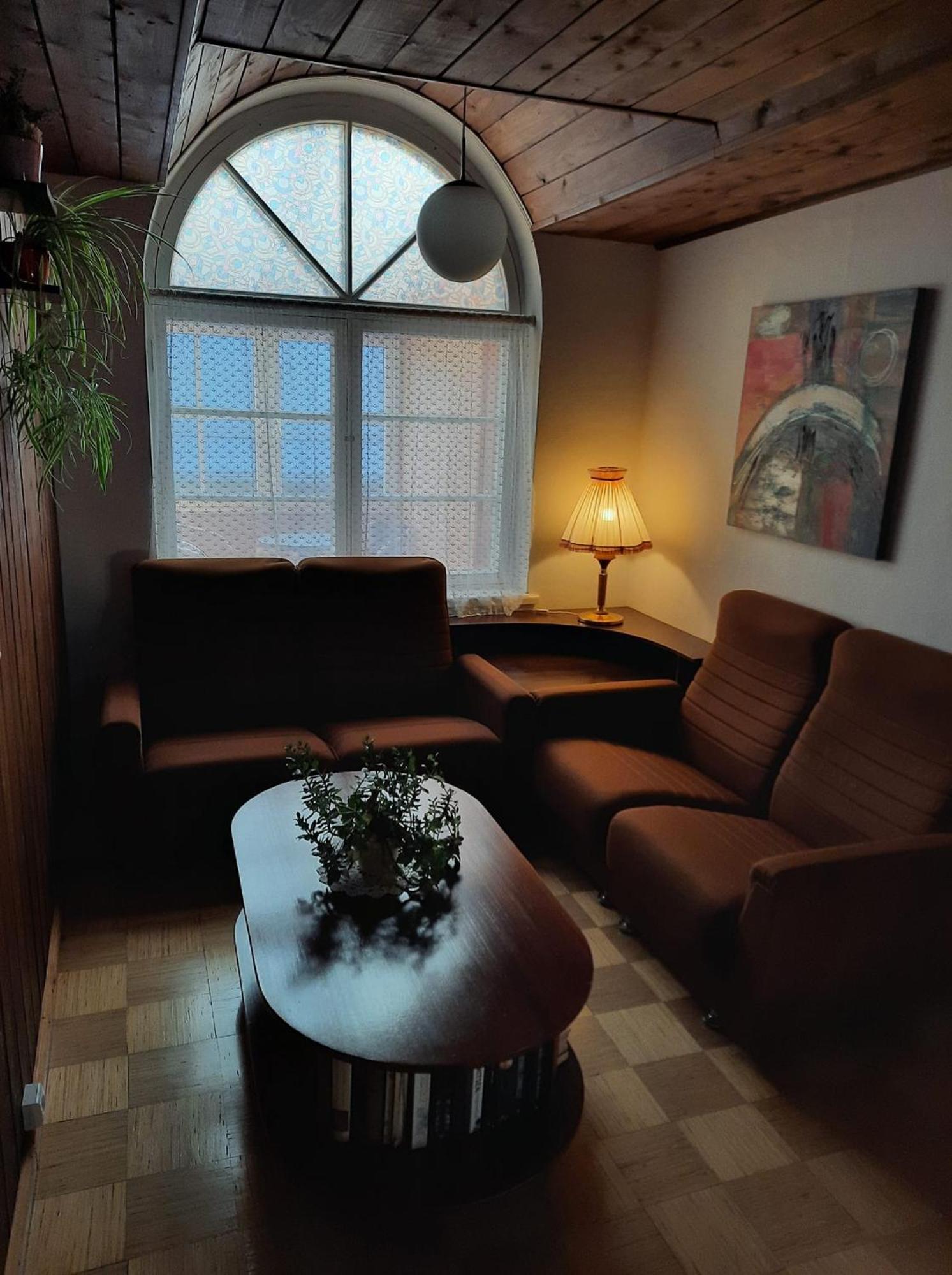 Pärna Guesthouse&Apartments Kuressaare Extérieur photo