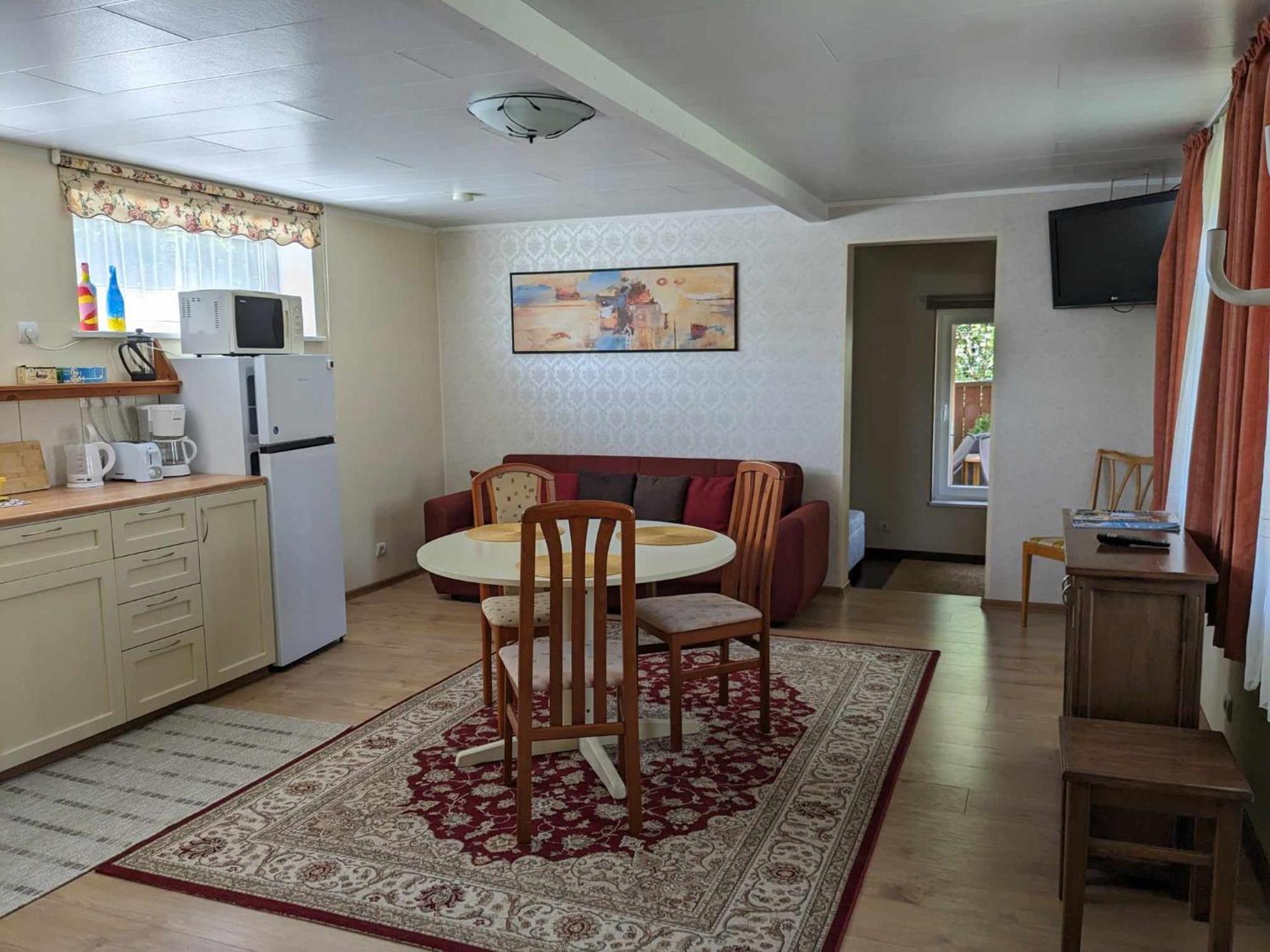 Pärna Guesthouse&Apartments Kuressaare Extérieur photo