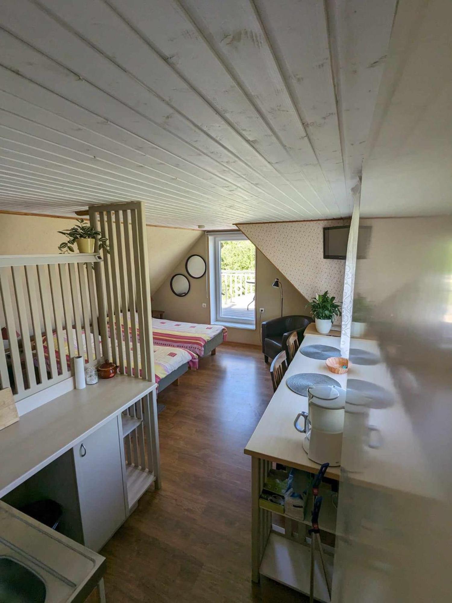 Pärna Guesthouse&Apartments Kuressaare Extérieur photo