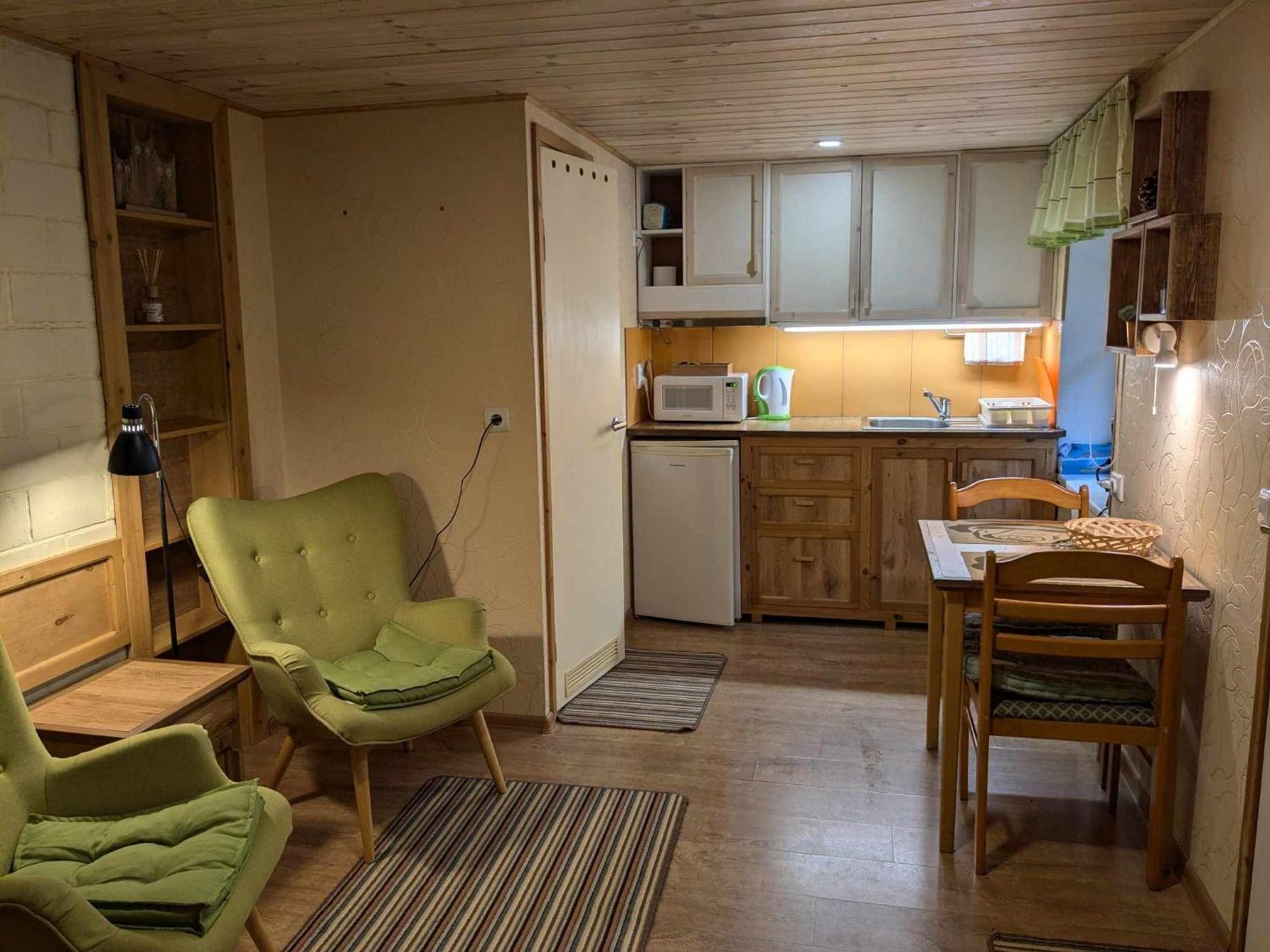 Pärna Guesthouse&Apartments Kuressaare Extérieur photo