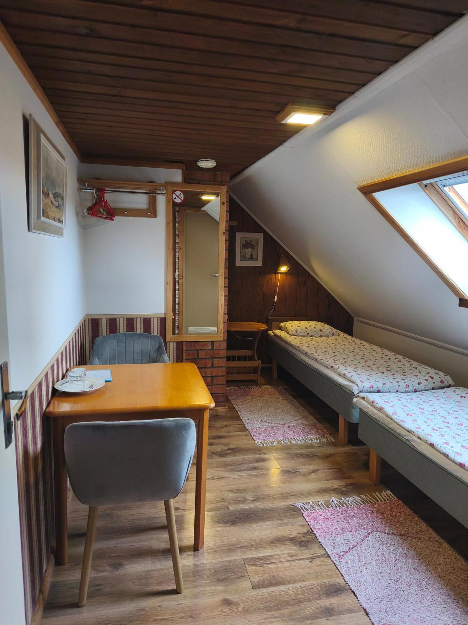 Pärna Guesthouse&Apartments Kuressaare Extérieur photo