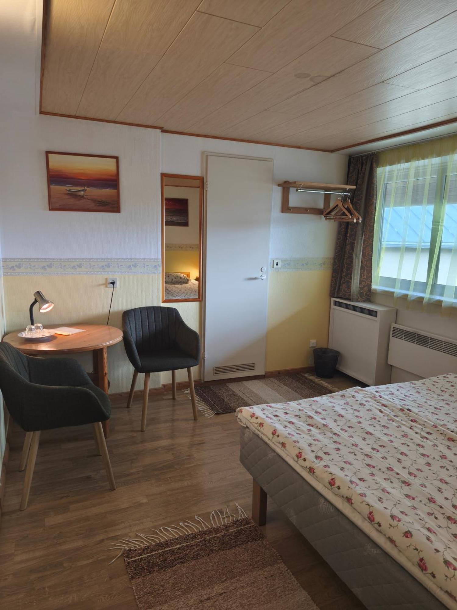 Pärna Guesthouse&Apartments Kuressaare Extérieur photo
