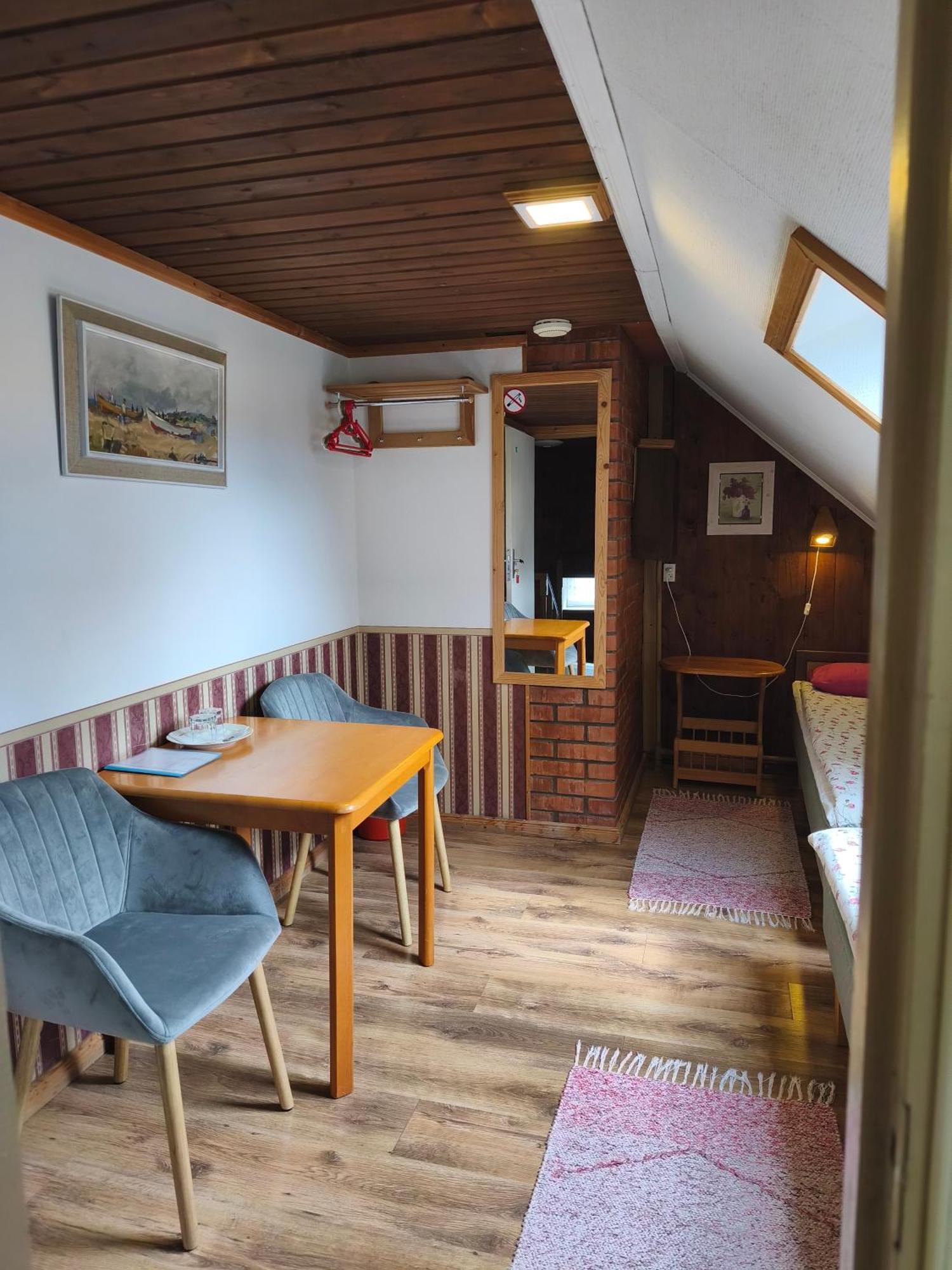 Pärna Guesthouse&Apartments Kuressaare Extérieur photo