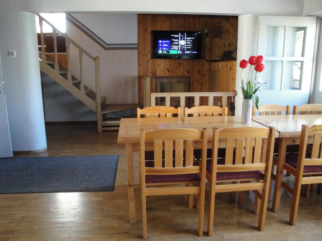Pärna Guesthouse&Apartments Kuressaare Extérieur photo