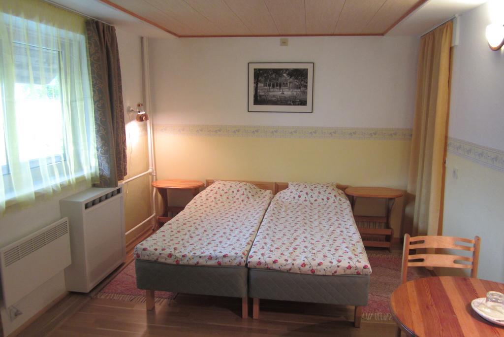 Pärna Guesthouse&Apartments Kuressaare Extérieur photo